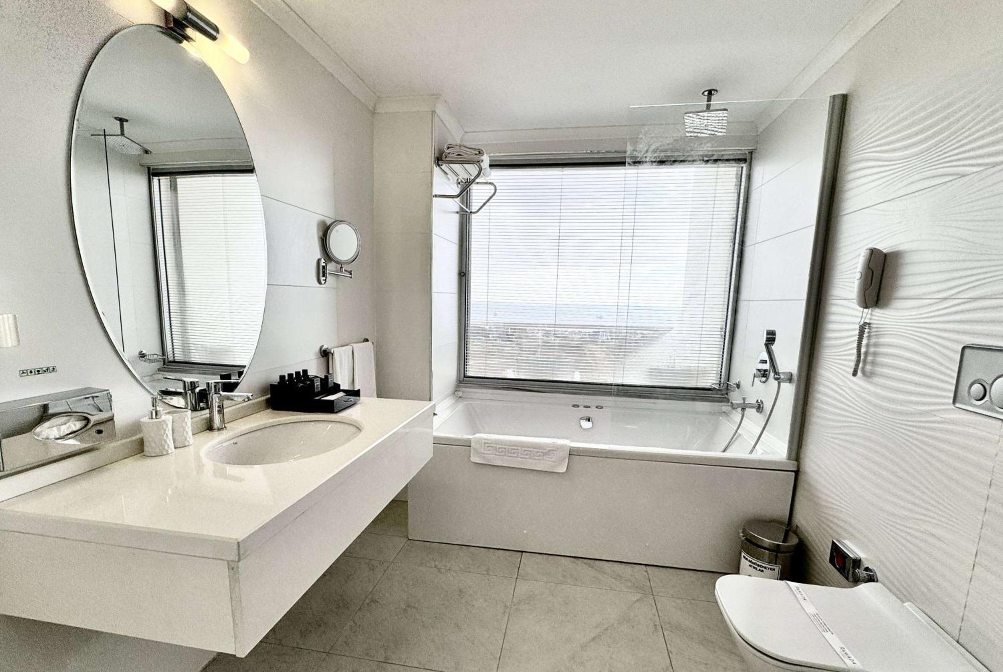 Отель Ramada By Wyndham 5*